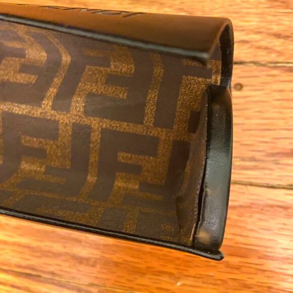 FENDI Brown Slim Triangular Eyeglass Hard Case - Picture 4 of 6